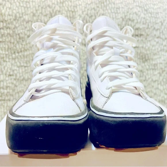 Woman’s Puma Platforms - Picture 3 of 12